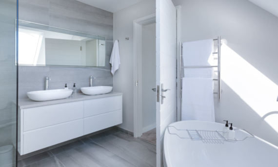 Frameless shower doors